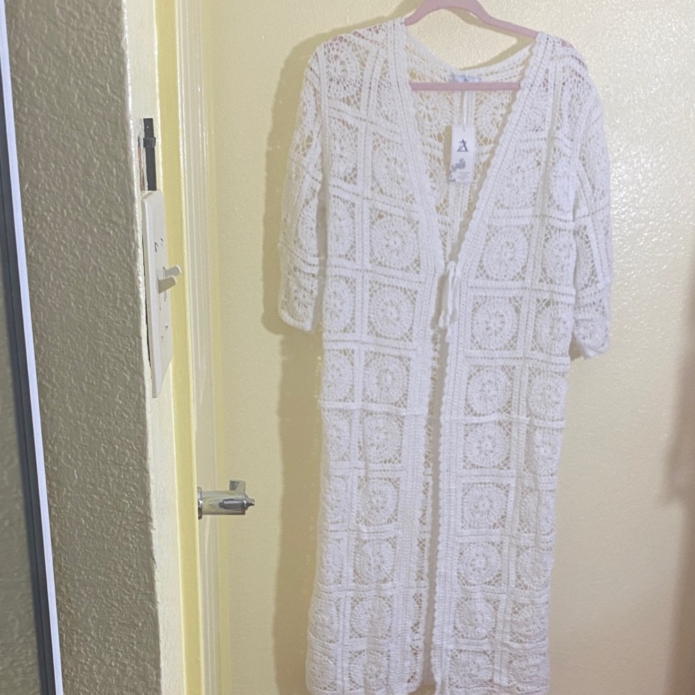NWOT AZ Elegant White Crochet Cover Up, Size OS
